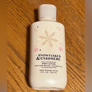 Snowflakes & Cashmere body lotion ￼